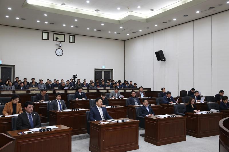 2019.02.22._제229회_인천광역시_서구의회_임시회_제2차_본회의_(4).jpg 이미지