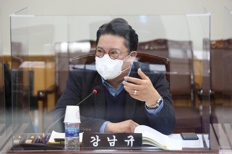 2021.02.18._제242회_제2차_자치행정위원회__(12).jpg 이미지