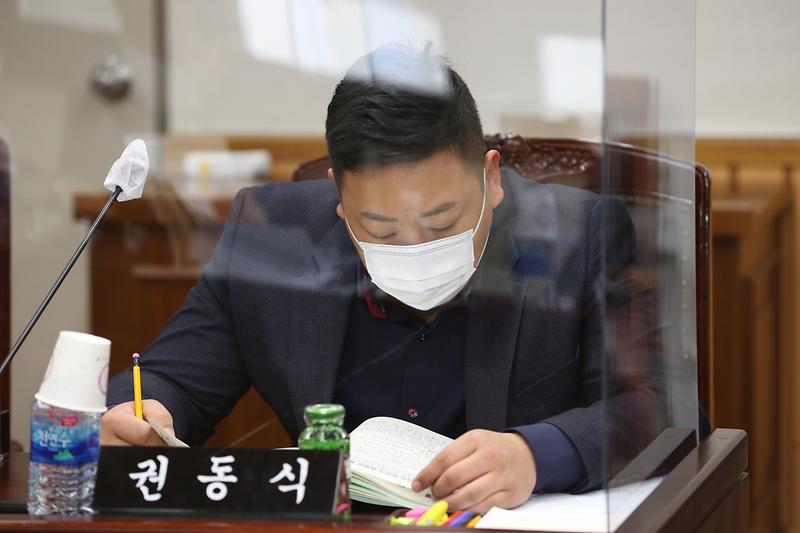 2021.02.22._제242회_제4차_복지도시위원회__(32).jpg 이미지