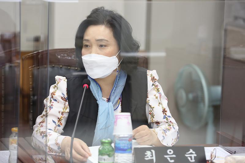 2021.04.06._제243회_제1차_자치행정위원회__(41).jpg 이미지