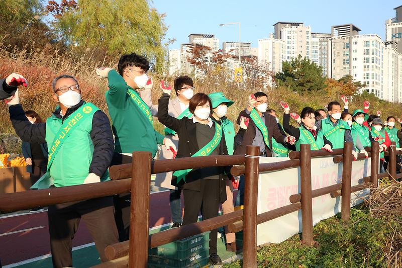 2024.11.12._EM흙공_던지기(직.공장새마을운동서구협의회)_(58).jpg 이미지