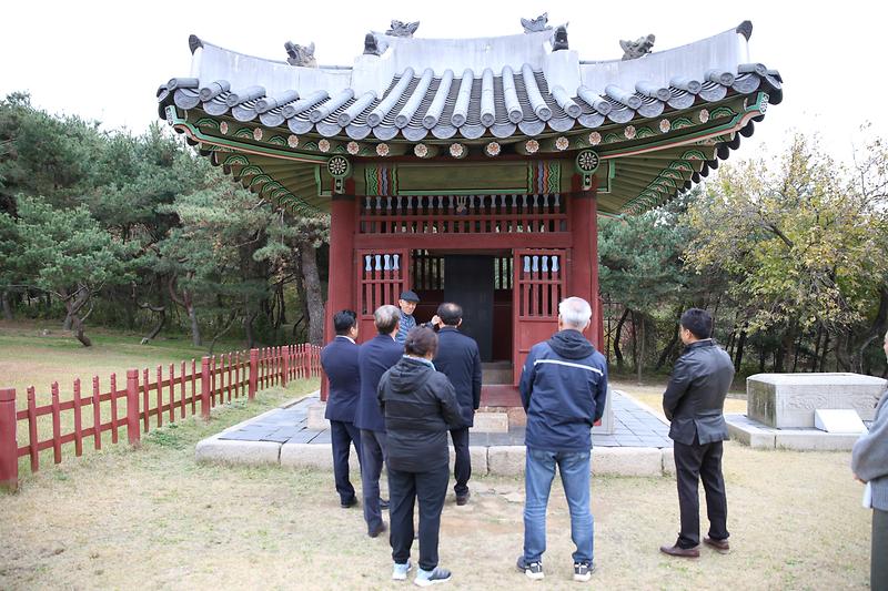 2024.11.14._서구_문화유산_정책연구회_현장방문(김포장릉)_(19).jpg 이미지