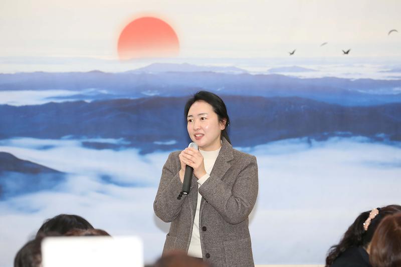 2025.01.15._구청장_새해_첫_방문인사(가정1,_2,_3동,신현원창동)_(76).jpg 이미지