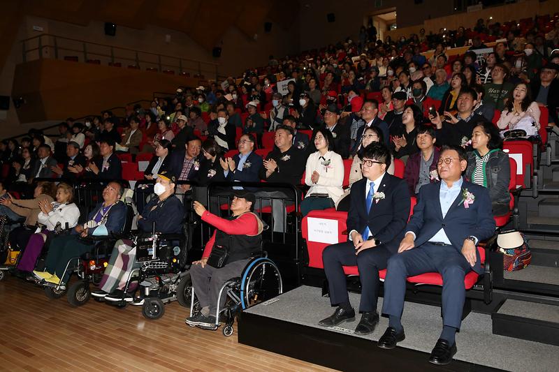 2025.04.17._제45회_장애인의_날_기념식_및_한마당잔치_(26).jpg 이미지