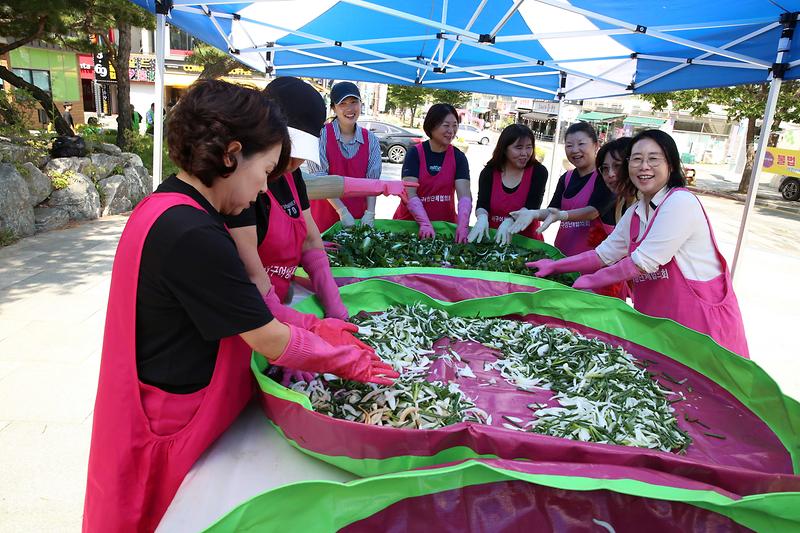 2025.06.05._저소득층을_위한_여름김치담그기(서구여성단체)_(19).jpg 이미지