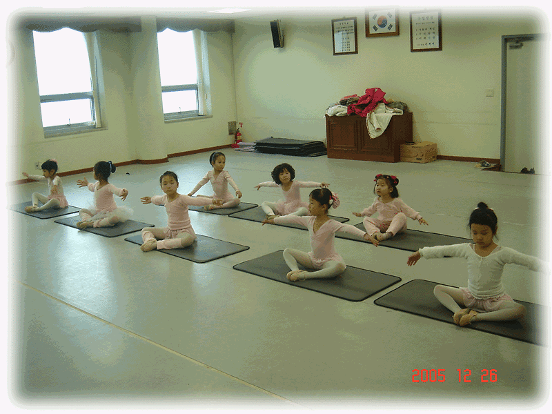 발레 기초반 어린이들2 사진