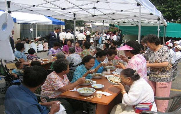 추석맞이 경노 추억의 짜장면 대접 사진