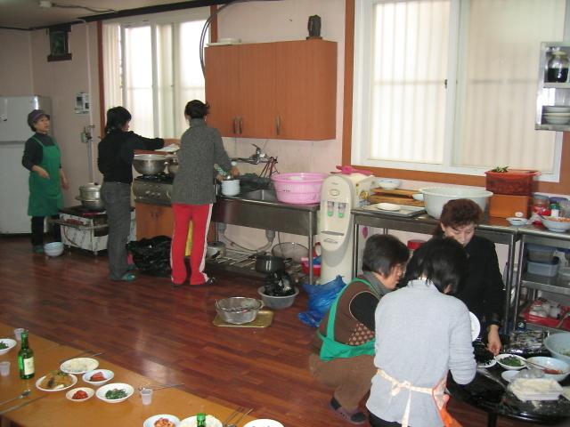 석남2동 새마을부녀회 참봉사활동을 보며 사진