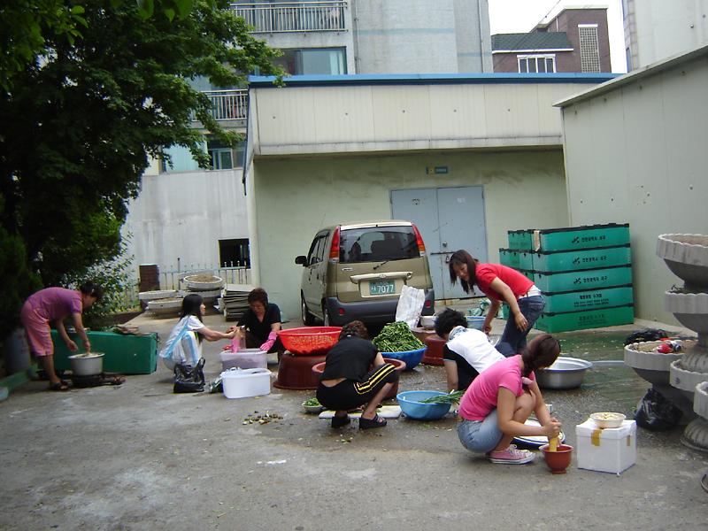 밑반찬 봉사 하였습니다. 사진