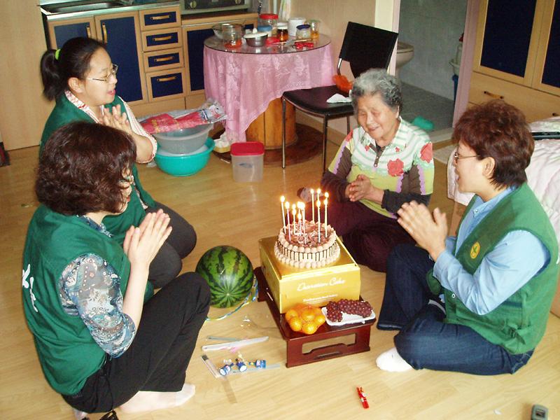 어르신 생신 챙겨드리기 사진