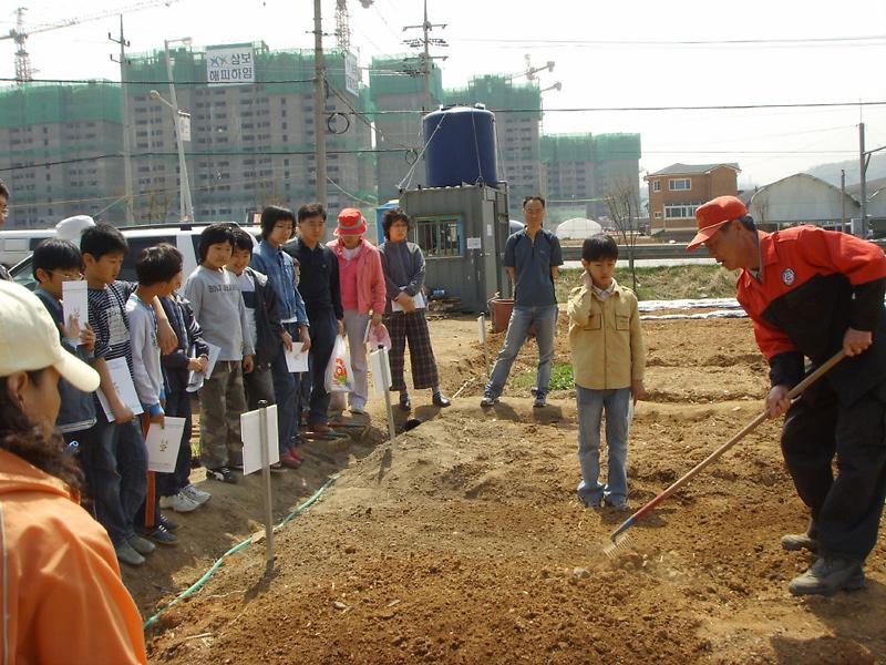 웰빙농장 ''남새밭''가꾸기(4.22) 사진