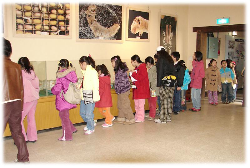 두번째 테마기행 중 잠사 과학박물관에서.. 사진