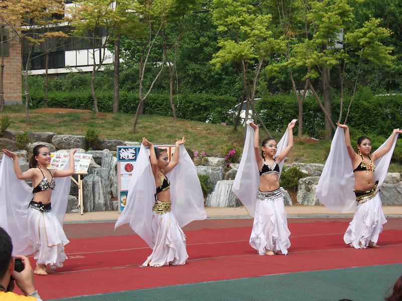 가재울 작은 도서관 1주년 기념식(벨리댄스공연) 사진