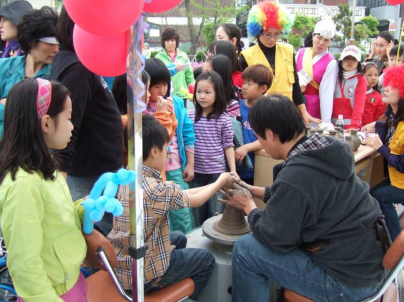 가재울 작은 도서관 1주년 기념식(도자기만들기) 사진