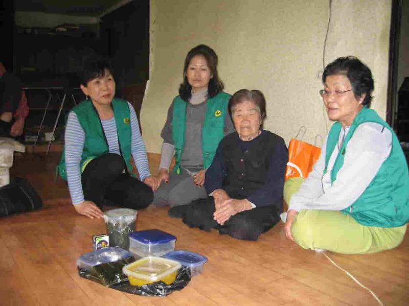 새마을 부녀회 독거노인 반찬 봉사활동 전개 사진