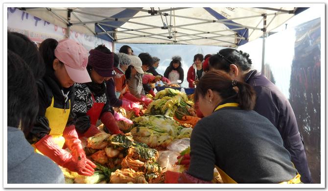 사랑의 김치나누기 행사 사진
