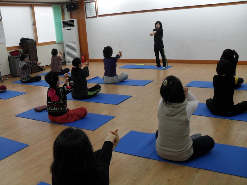 가좌1동주민자치센터-요가교실 사진