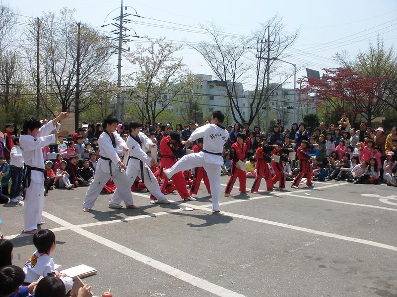 푸른샘어린이도서관 5돌잔치 사진