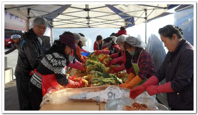 사랑의 김치나누기 행사 사진