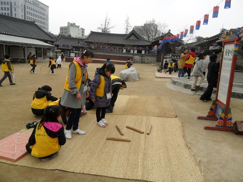 남산 한옥마을 윷놀이-2.jpg 이미지