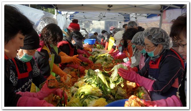 사랑의 김치나누기 행사 사진