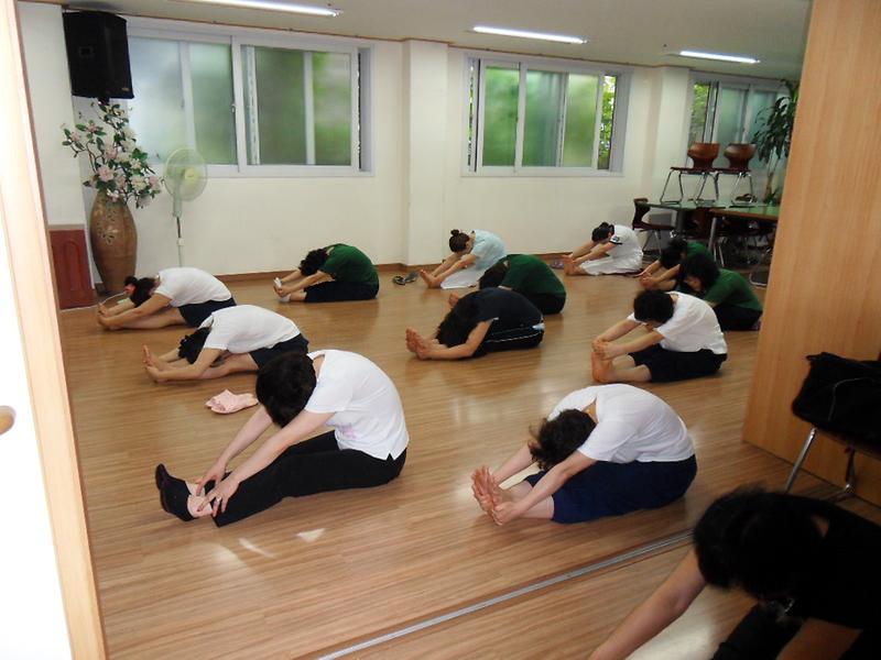 주민자치위원회 요가봉사 사진