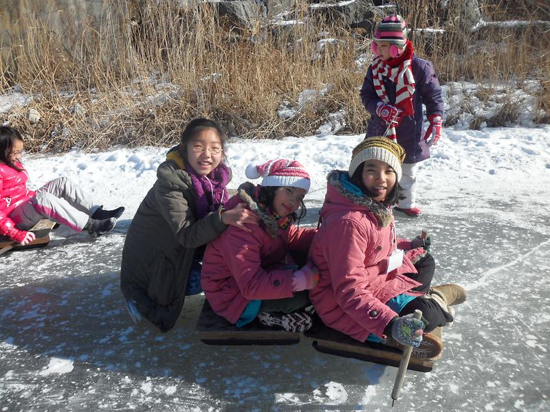 서동이체험단-얼음썰매타기 사진