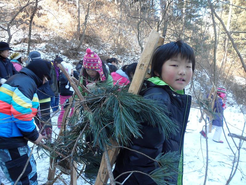 서동이체험단-지게지고 나무하기 사진