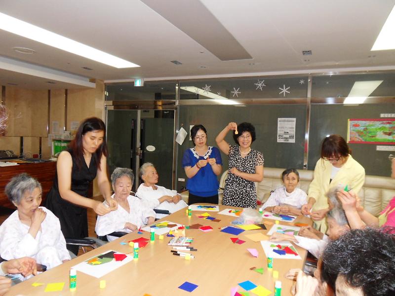 7.15일 사랑채요양원 종이접기 봉사 사진