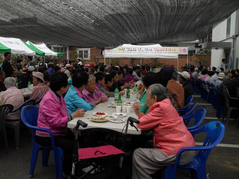 2011년 노인의날 맞이 경로위안잔치 개최 사진