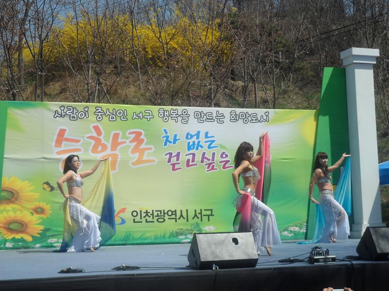 승학길 차없는거리행사 동아리 발표회 사진