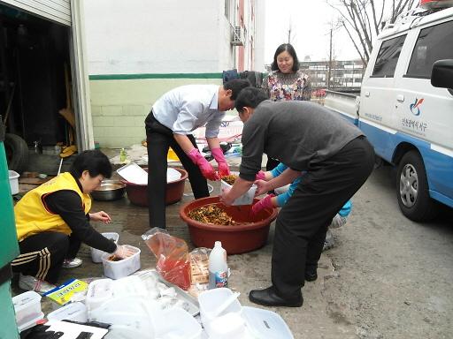 독거노인 밑반찬 사업 전개 [2012.04.12] 사진