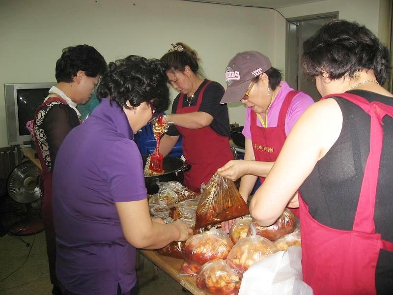 2012년 9월 주민자치센터 밑반찬 봉사대 사진