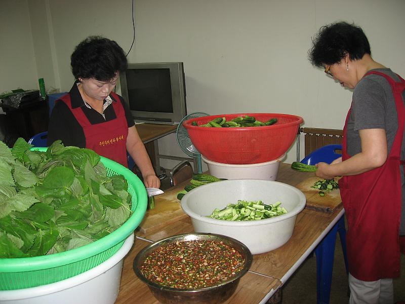 2012년 7월 주민자치센터 봉사대 밑반찬 봉사 사진