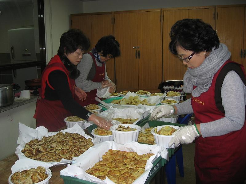 2012년 1월 주민자치 봉사대 밑반찬 봉사 사진