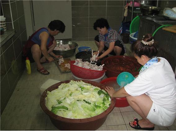 2012년 8월 주민자치센터 봉사대 밑반찬 봉사활동 사진