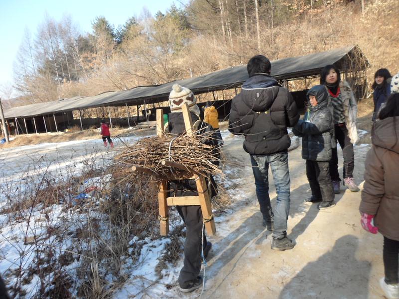 서동이 체험단-지게지고 나무하기 사진