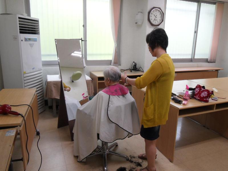 검단2동 주민자치봉사대 봉사활동(이미용 봉사) 사진
