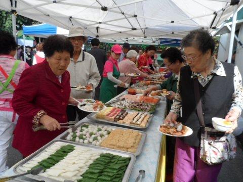 석남2동 경로위안잔치 개최 사진
