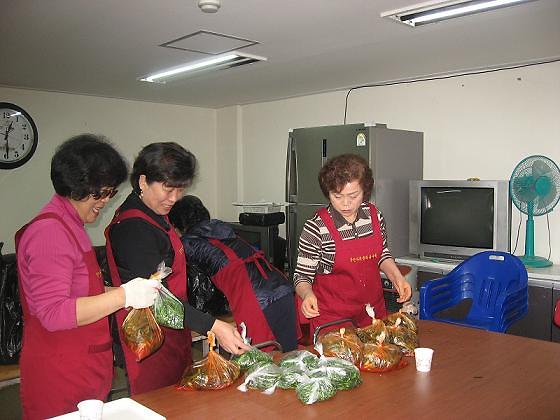2013년 4월 주민센터 봉사대 - 밑반찬 봉사 사진