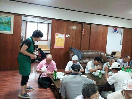 석남2동 경로당어르신 삼계탕 대접 사진