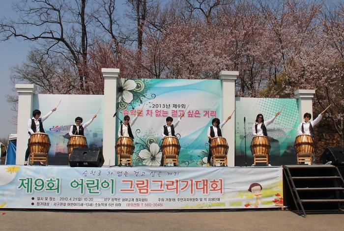 승학로 차없는 거리 문화교실 난타팀 공연 사진