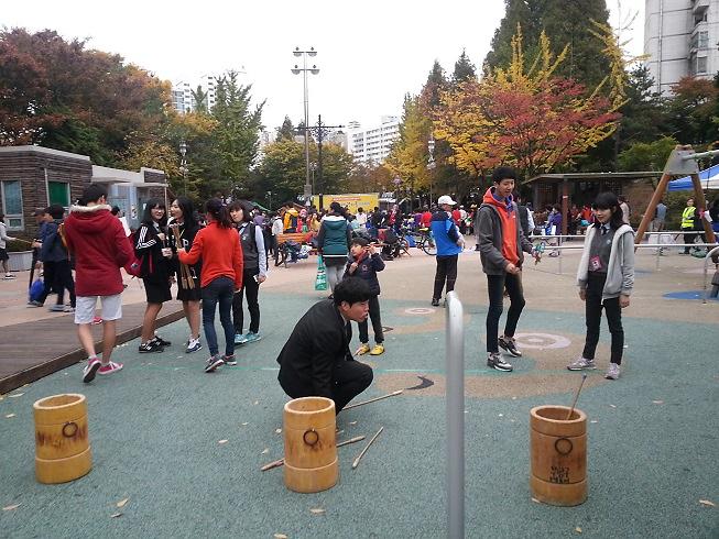 가좌3동 가을밤 건지골 문화축제 놀이마당 투호놀이 사진