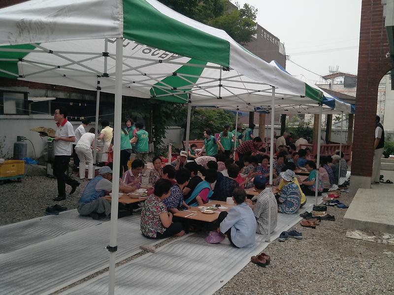 석남3동 새마을부녀회 삼계탕 대접 행사 사진