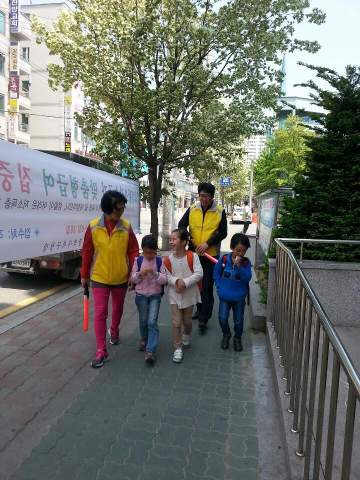 주민자치센터봉사대 아동지킴이 순찰활동 전개 사진