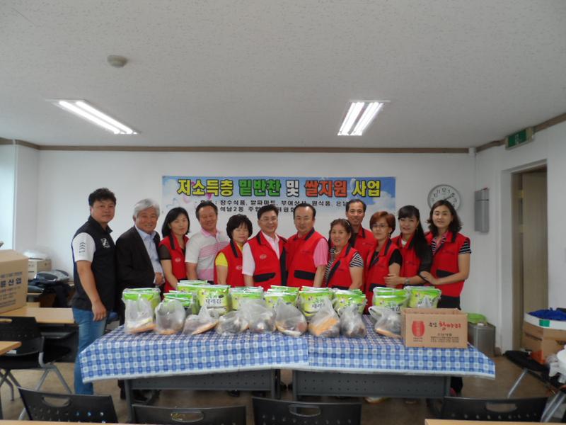 석남2동주민자치위원회 주민자치봉사대 저소득층 및 독거노인세대 쌀과 밑반찬 지원 사진