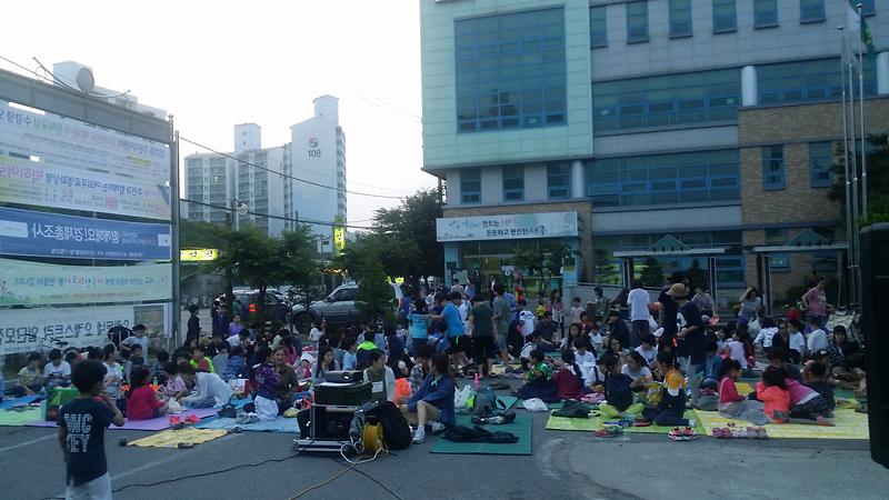주민초청 야외 무료영화(빅 히어로) 상영 사진