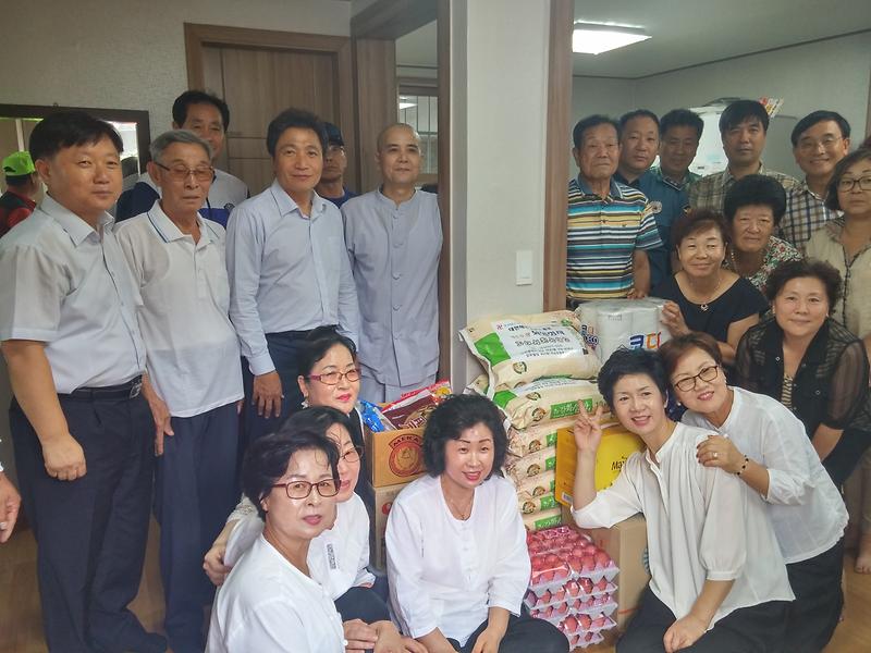 화엄정사 무궁화경로당 후원물품 지원 사진