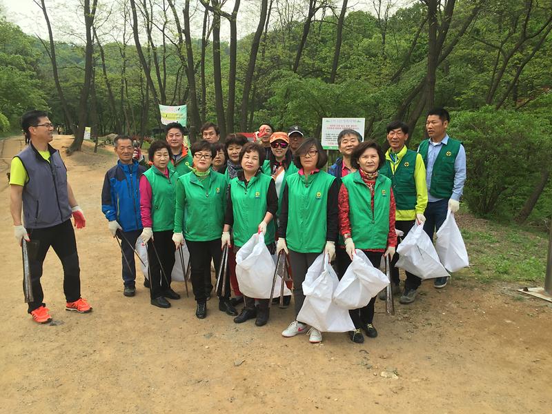 새마을 협의회 및 부녀회 석남약수터 환경정비 사진