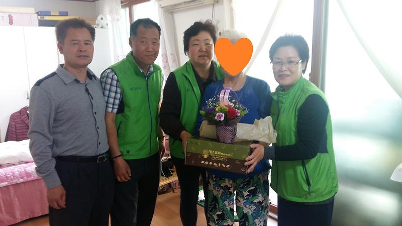가정의 달 맞이 사례관리 대상자 외식비 및 어버이날 선물 지원 [검단1동 지역사회보장협의체] 사진